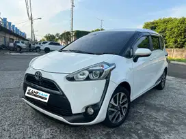 Toyota Sienta V at 2016
