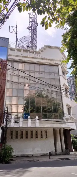gedung kantor 4 ½ lantai di krekot bunder jakarta pusat