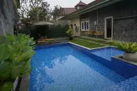 villa besar view bagus ada kolam renang di daerah bukit berbunga batu