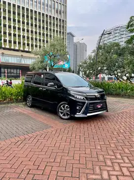 [Low Odo] Toyota Voxy 2.0 CVT 2020