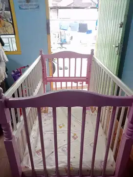 Box Bayi berbahan kayu dan kuat.