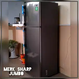 Kulkas 2 pintu merk sharp.spt baru