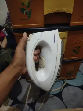Setrikaan second merk Miyako harga 100 ribu siap anter