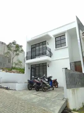 Dijual Rumah modern 2 lantai di cicaheum kota Bandung