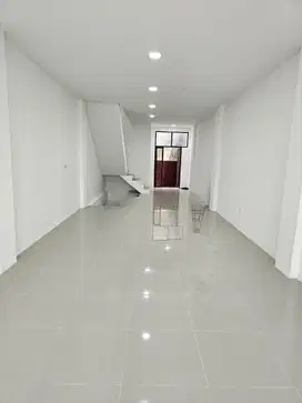 Jual Ruko Lokasi Jakarta Selatan , tinggal masuk depan jalan besar
