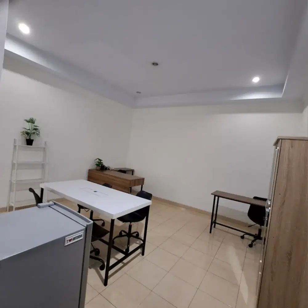 meja kantor kaki holo