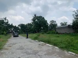 Tanah Barat Jl. Kaliurang km 9 Mangku Jalan Utama