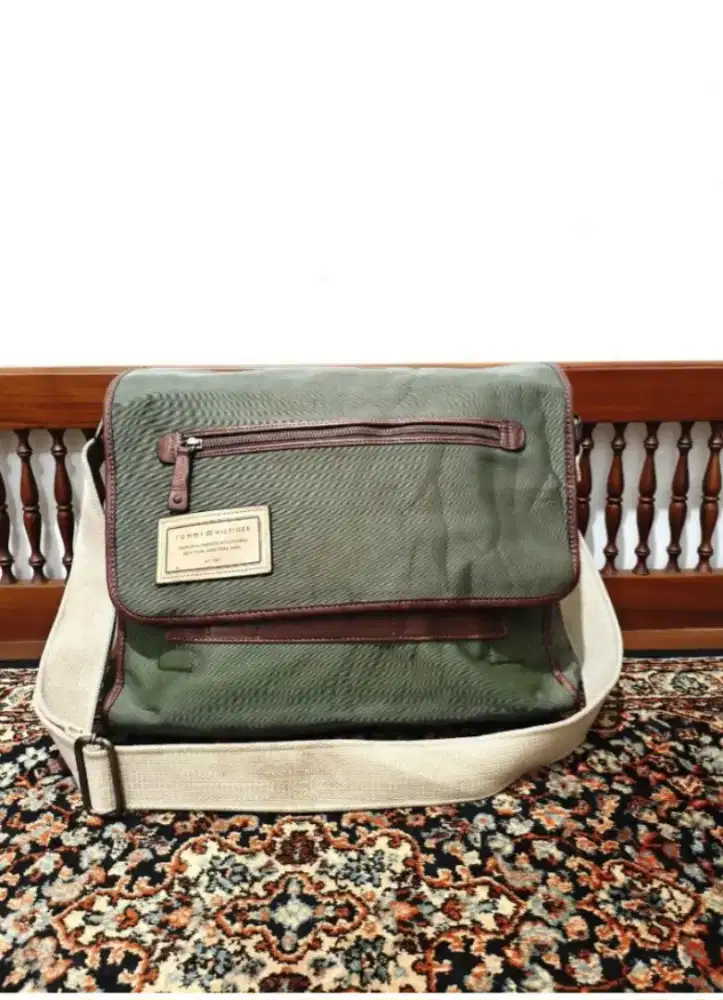 Tas selempang tommy Hilfiger