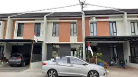 Dijual Rumah Siap Huni di Taman Kopo Indah 5 Sherwood