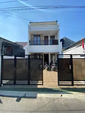 Rumah 2 Lantai Minimalis di Komplek Arcamanik Bandung