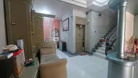 Rumah dan Kost Bangunan Lama Hitung Tanah Kemanggisan Jakarta Barat