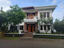 Rumah Mewah Luas 842 m² di Graha Taman Bunga, BSB City Semarang