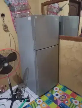 Kulkas 2 pintu merk Samsung inverter