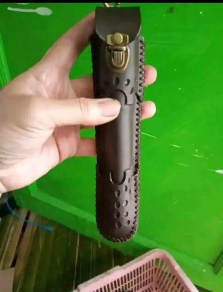 Sarung kulit asli