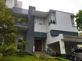 Dijual Rumah Mewah siap huni di Taman Telaga golf BSD nyaman strategis