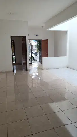 Dijual Rumah Terawat Nyaman Hangat di Mekarwangi