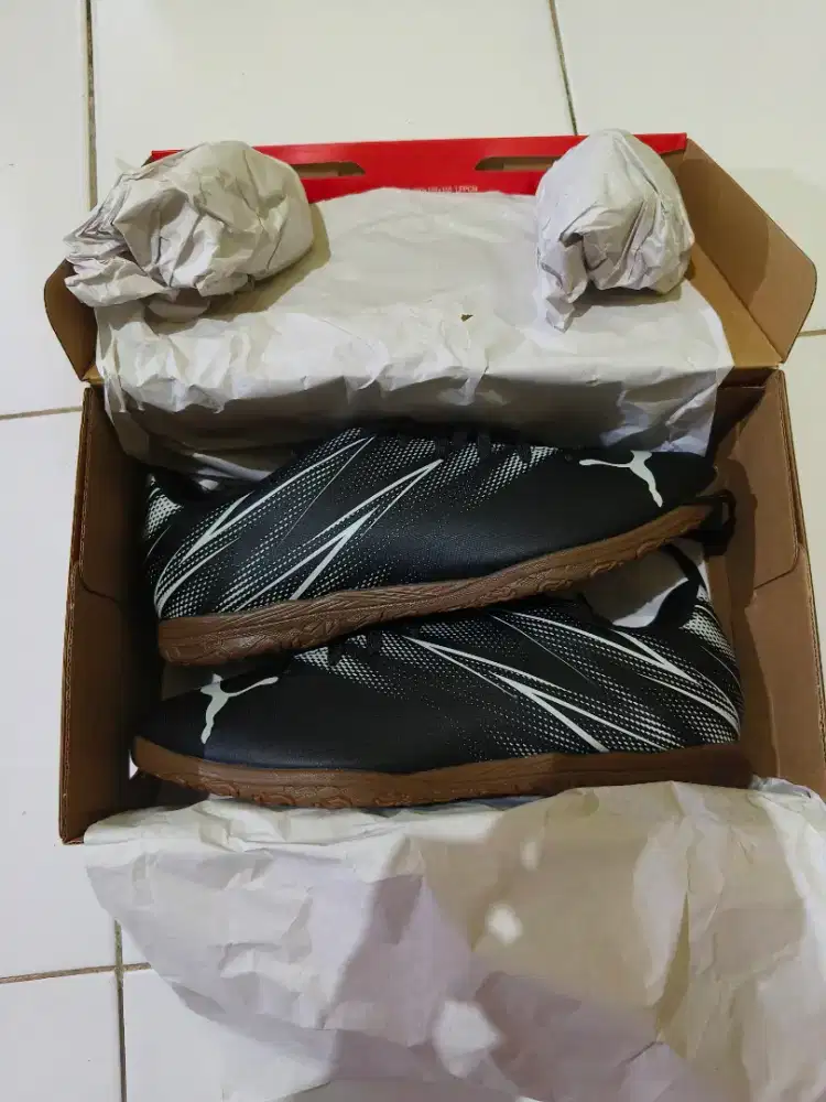 BU dijual sepatu futsal puma attacanto it black size 43 originalikenew