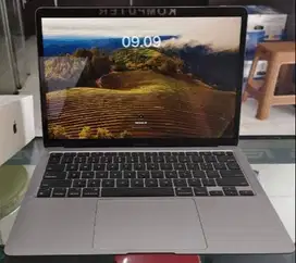 MacBook Pembelian tahun 2025 Masih Garansi Fullset Mulus Seperti Baru