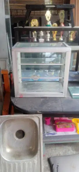 Etalase kecil siap pakai