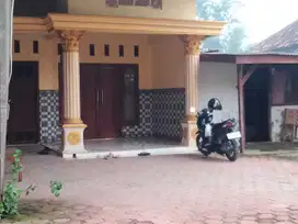 RUMAH DI KELURAHAN TURIREJO, KEDAMEAN GRESIK