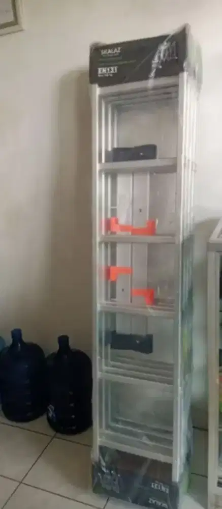 Tangga lipat empat multifungsi kokoh