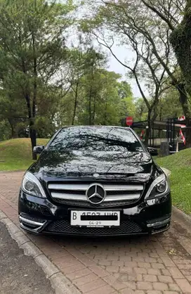 Carco Auto Mercedes Benz B200 Sport CBU 2013 Low Km Record