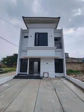 Rumah lokasi strategis di Green Cemara T