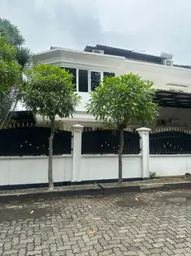 Rumah Hoek Di Bisma