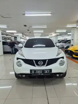 Nissan juke 2011 rx at putih low km mulus