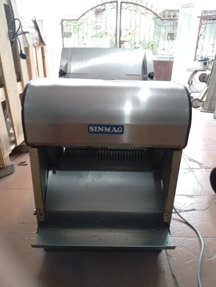 Mesin potong roti tawar sinmag