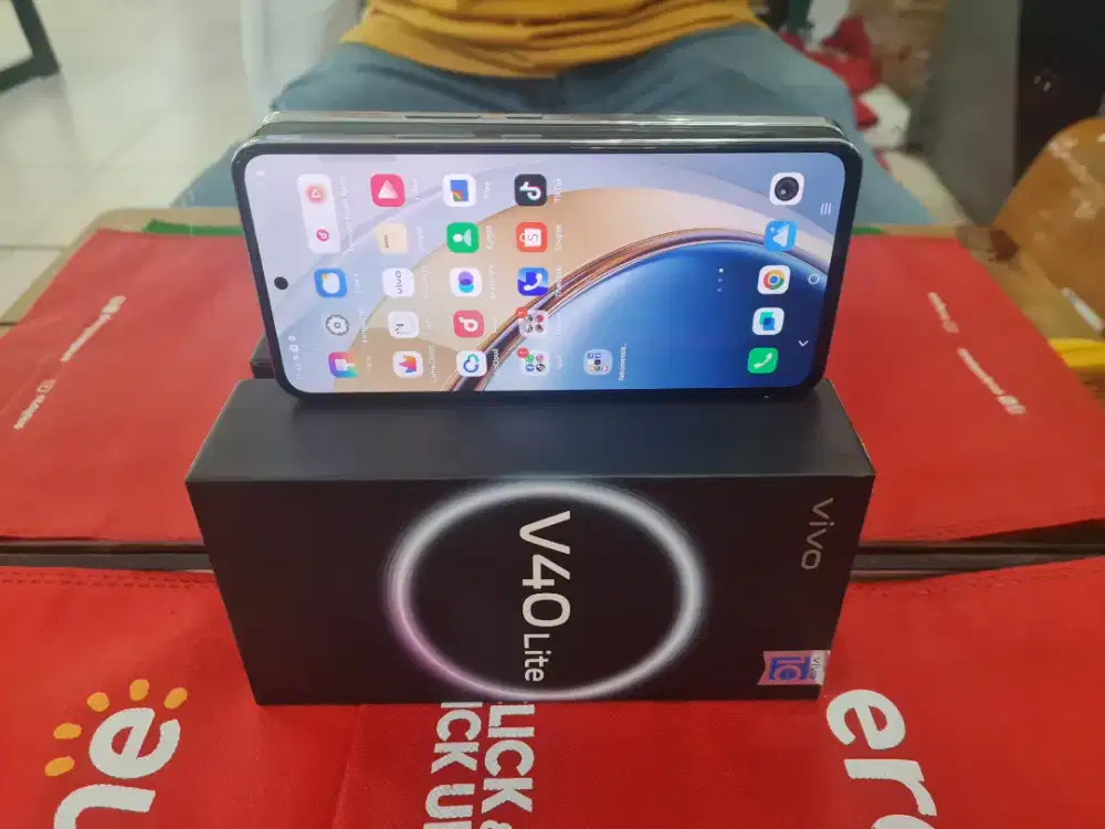 VIVO V40 LIte Ram 8/256 gb mulus sperti Baru lengkap no minus