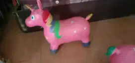 Mainan kuda karet