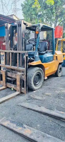 Forklift Toyota 4 Ton,Matic,Threelift,Mesin 14Z-II,7FD40,Tahun 2013