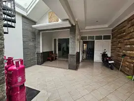 Rumah Cantik Terawat di Bulevar Hijau Harapan Indah Bekasi