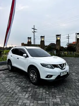 Nissan Xtrail 2.5 2015 type tertinggi odo 50 rb ban tembus