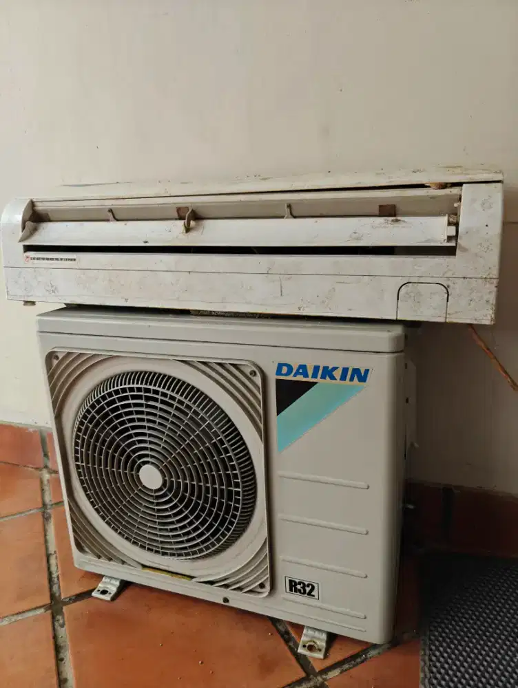 Jual AC indoor Polytron dan outdoor DAIKIN. 1PK