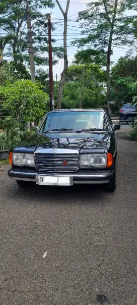 Mercedes Benz W123 Mercy Tiger 200 thn 1986 M/T