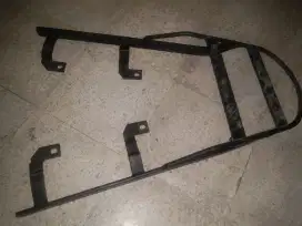 Brecket top box buat Vixion (NVA & NVL)