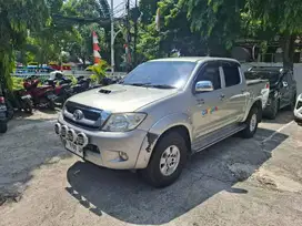 MOBIL BEKAS HILUX 3.0 E DC 4X4 M/T