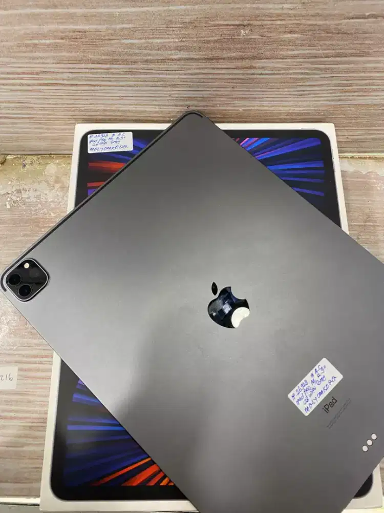 Di jual HP IPAD PRO M1 12.9 inch warna grey memory internal 128GB wifi
