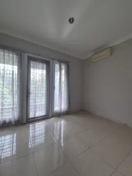 Disewakan Cepat RUMAH DI ALAM SUTERA  CLUSTER ONYX