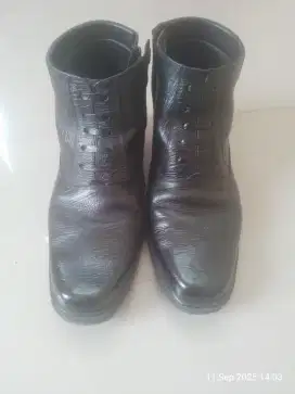Sepatu PDH security