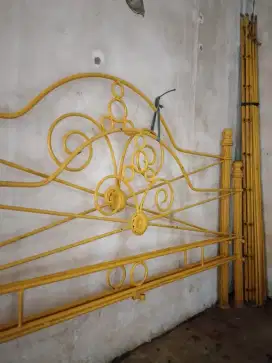 Keranjang tempat tidur full besi