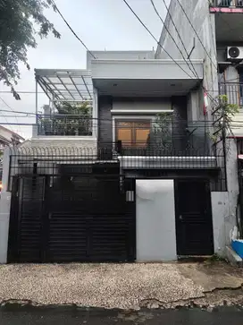 Rumah minimalis 3 lantai semi furnished Sunter Jakarta Utara