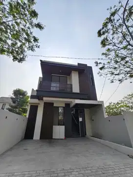 Rumah 2 Lantai Bagus di Citraland Northwest Boulevard Jalan Raya