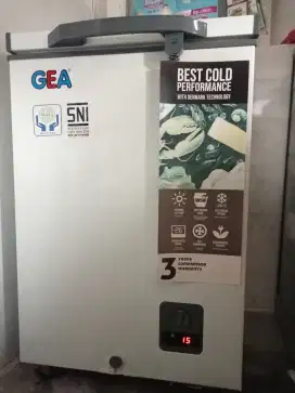 Barang mulus frezer 100 ltr