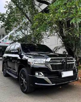 LOW KM LAND CRUISER VX-R DIESEL FACELIFT