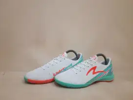 Sepatu Futsal Specs Lightspeed 20 FWD
Size 43 dan adidas ortuseight