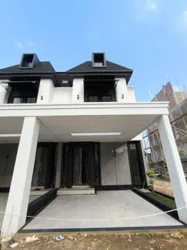 Siap Huni Rumah Mewah 3 Lantai Di Pusat Kota Jakarta Timur 1,8 Man