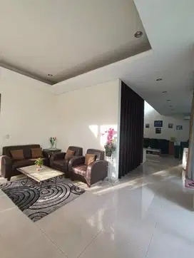 Rumah Minimalis 2 lantai Full Furnish Pakuwon Villa Valensia 4 Kamar L